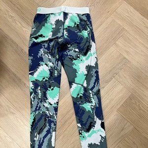 Nike Pro Geometric Print mid Rise Full Length Leggings, Size M.